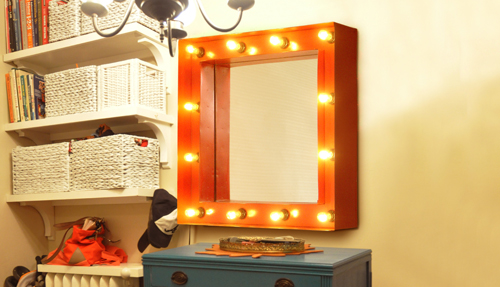 HOLLYWOOD MIRROR WITH LIGHT