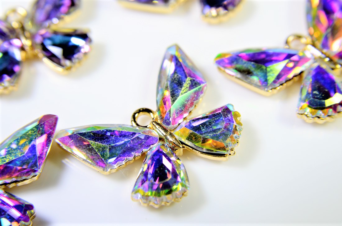 ピアス　青　タイル　パール　蝶　グラデーションチャーム　夏　海 ピアス 青 タイル パール 蝶 グラデーションチャーム 夏 海 透き通る