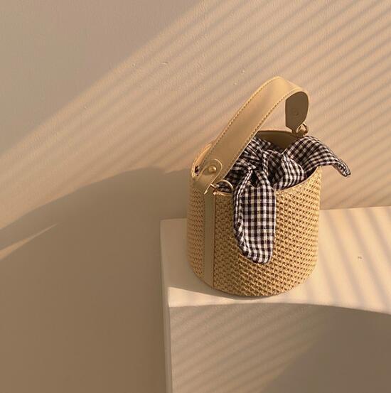 春夏　ハンドバッグ　ショルダーバッグ　編み風　デザイン　オシャレ　レディースファッション