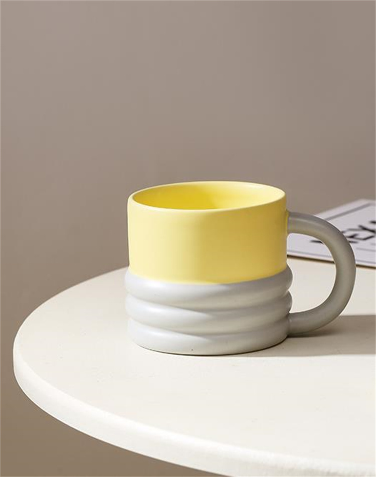個性的なデザイン マグカップ 家庭用 セラミック コーヒーカップ 電気メッキカップ クリエイティブ