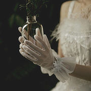 psのように美しい 手袋 花嫁 ウエディングドレス 結婚 映画館 短いスタイル レース 花 真珠 ベール