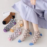 【☆新作☆】シースルーソックス　涼しい　夏向けの靴下　ファッション　シルク混　花柄デザイン　