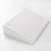 3Dビーニーベルベット ポータブル 枕 ベビー 唾吐き防止ミルク枕 三角スロープ