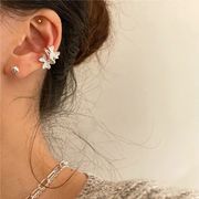 イヤーカフ　アクセサリー　メタル　フラワー　花　デザイン　INS風　韓国ファッション
