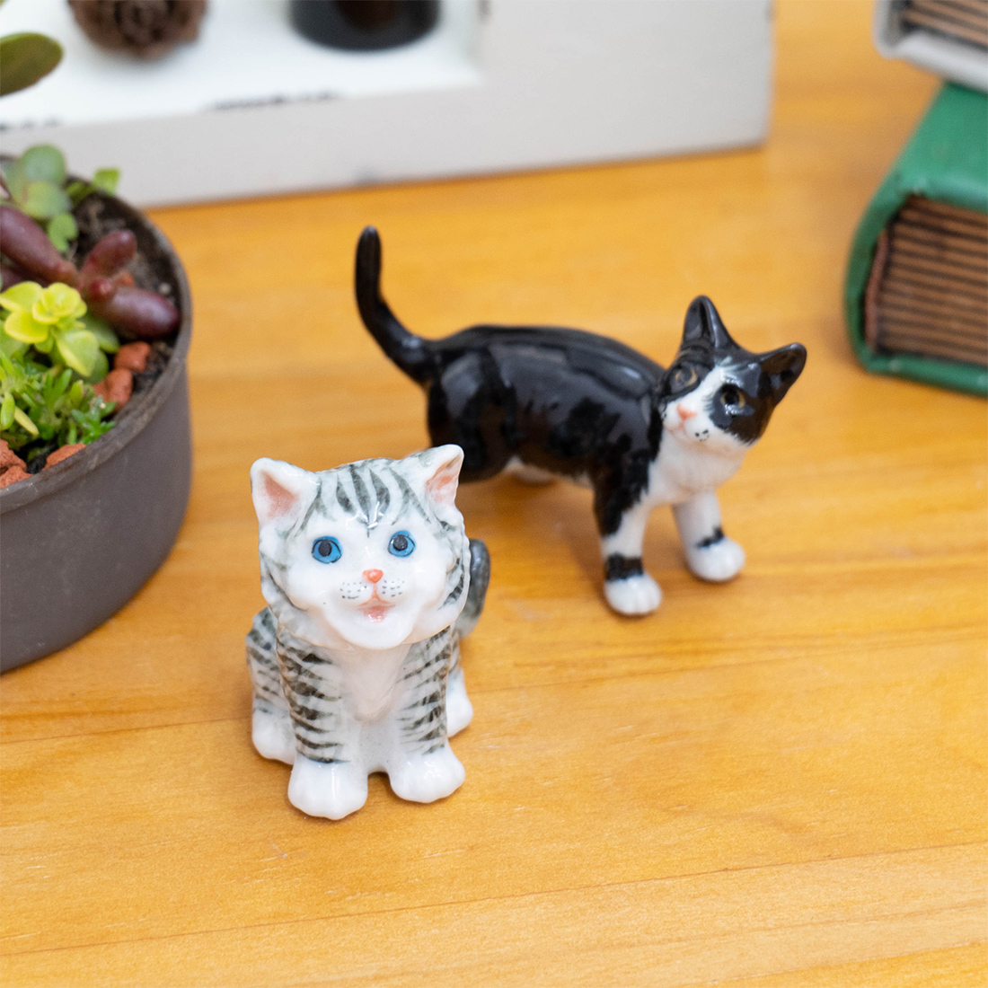 セラミックミニアニマル[猫 ネコ ねこ 陶器 置物 人形 アジアン
