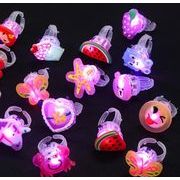 光るおもちゃ  発光  光る指輪   LED 子供玩具 縁日玩具 ホビー用品 撮影道具