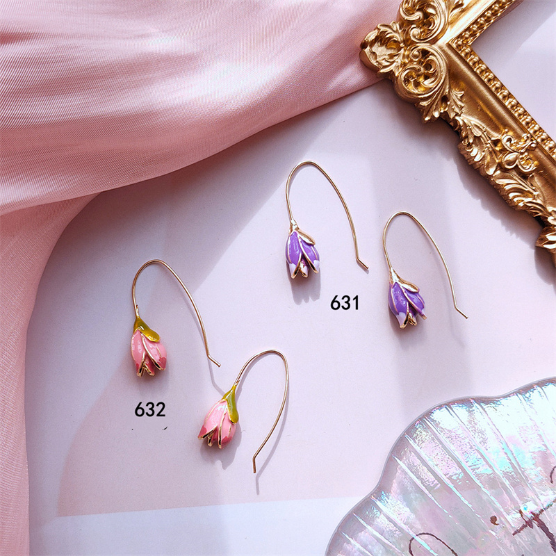 デザインピアス・イヤリング♯631 （チューリップ 立体的 ピアス 