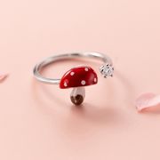 キノコ指輪   赤色のマッシュルーム   シンプルな森デザイン  口を閉じない調節可能な指輪  キノコ雑貨