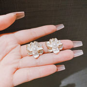 S925ポスト ピアス ハンドメイド  ピアス パールお花ピアス キャッチ ピアス イヤリング 2024新作