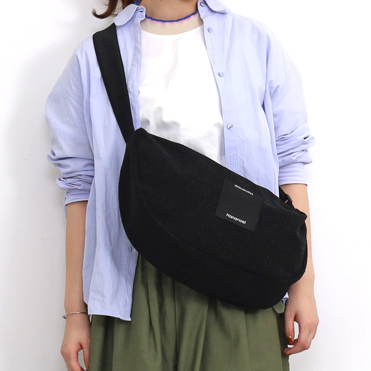 定番　人気商品【Nananoel】 nellie メタリックムーン型 ショルダーバッグ