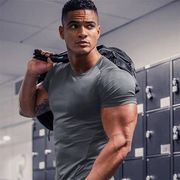 TSHEK新作スポーツTシャツ クルーネック フィットネス半袖 ストレッチ速乾トレーニングシャツ