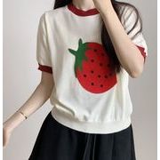 いちご柄 ニット半袖 Tシャツ　ラウンドネック いちご トップス 夏服 ゆるいいちご雑貨 レディースアパレル
