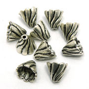 【在庫限り】 メタル合金パーツ 約12x13x5-13mm シルバーカラー 《10個》 金具