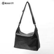 【2025年秋の新作】スムース フェイクレザー サイドファスナー ショルダーバッグ／MinoriTY