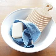 手洗いに便利でコンパクトな道具！ さくらの洗濯板