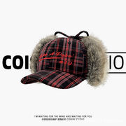 チェック柄ファー付きキャップ（耳あて付き）赤