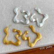 ★お洒落　飾り物★アクセサリー★レディース　ピアス★2色