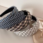 チェック柄カチューシャ　ヘアアクセサリー　レディース　デザイン　韓国風　髪飾り