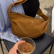 2025年INS 秋冬新作    気質   おしゃれ  ショルダー    防水  ホーンバッグ