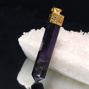 ペンダントトップ　スギライト＜南アフリカ産＞　ポイント型　Silver925　ゴールド