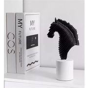 ブームが巻き起こる 早い者勝ち 北欧抽象馬オブジェ 樹脂製 玄関 リビングに映えるアート