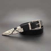 2026年春夏の新作コレクション：パンクウエスタンスタイルの金属彫刻ベルト、ヴィンテージレザーベルト