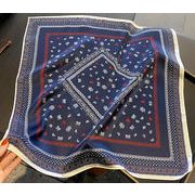 エレガントなプリント柄入り100％シルクプチスカーフ　　04519