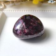 原石一点物 握り石 ガーネット 天然石 (ロードライトガーネット握り石Lタイプ白色巾着付現物販売)