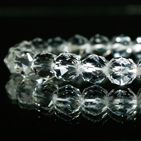輝きが違う！＜ダイヤカット＞5A級天然水晶(8mm)ブレスレット