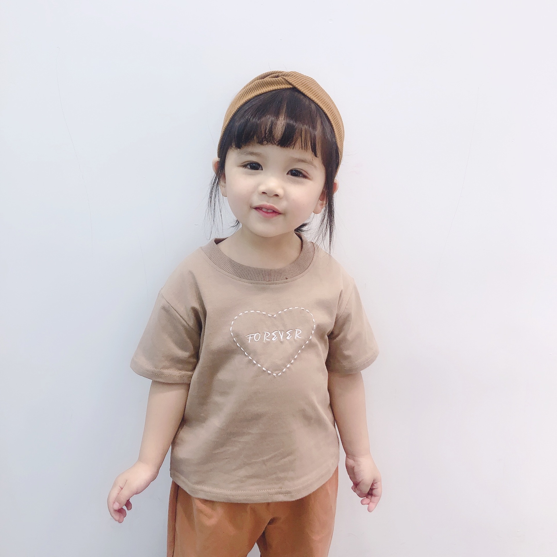 新作 韓国風 子供服 女の子 男の子 可愛いキッズ クルーネック ｔシャツ 半袖 軽量 速乾性 ハート 刺繍 アパレル 錦綉 株式会社 問屋 仕入れ 卸 卸売の専門 仕入れならnetsea