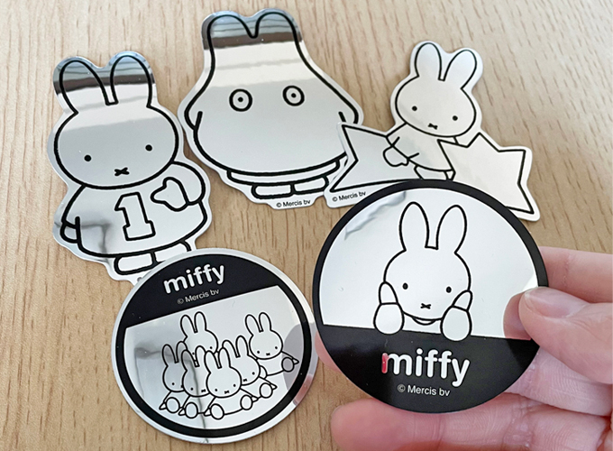Miffy ミッフィー おばけ シルバー 鏡面 キャラクターステッカー 絵本 イラスト かわいい うさぎ Mif015 雑貨 株式会社 ゼネラルステッカー 問屋 仕入れ 卸 卸売の専門 仕入れならnetsea