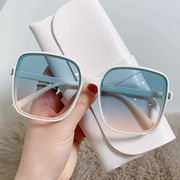 ライスネイルスクエアサングラスグラデーションカラー2022新しいサングラストレンド 赤面メガネ