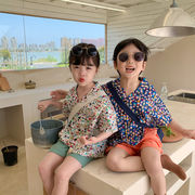 子供用シャツ、2022年夏の新しい韓国風漫画柄半袖シャツ、ファッション半袖トップ