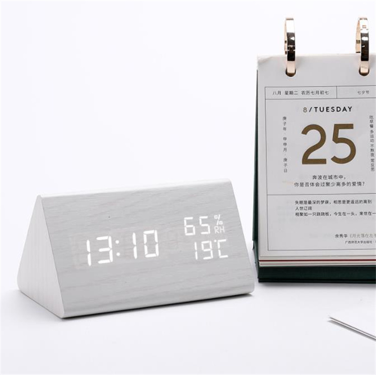 クオリティ保障大ヒット 木時計 木製 デジタル目覚まし時計 湿度時計 LED 時計 三角形 電子時計