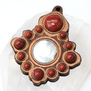 ペンダントトップ　波　欅（けやき）　レッドジャスパー　シェル　祟高　華麗　調和　邪気を払う