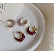 配色ピアス
