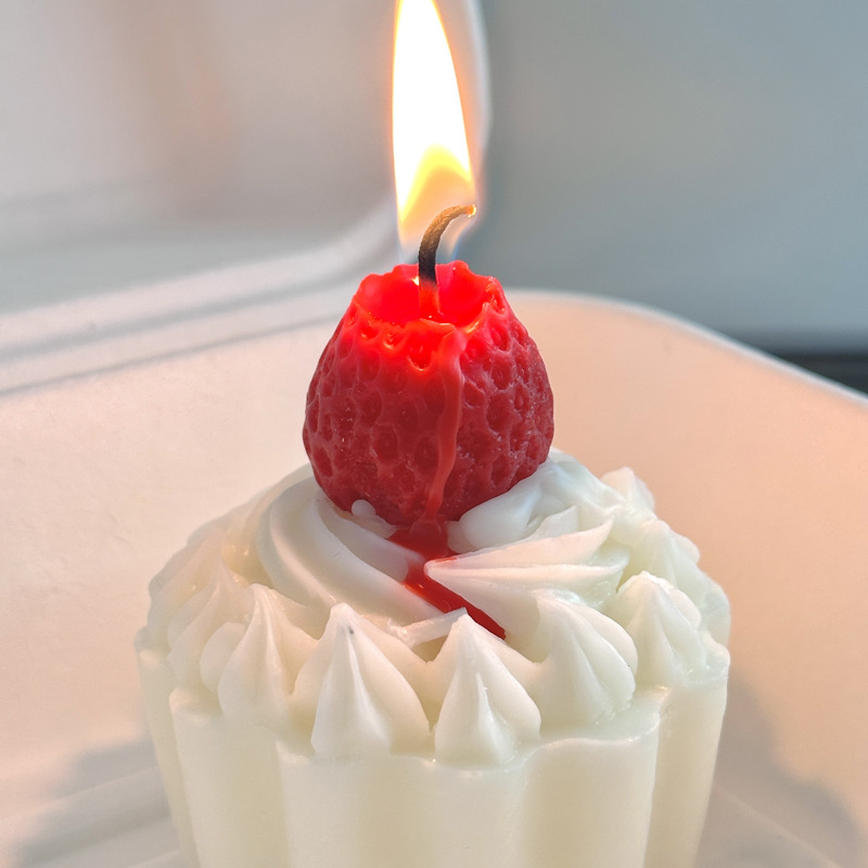 ケーキ 可愛い イチゴ 蝋燭 キャンドル 香り物 ギフト 韓国 人気 WITM-kobe 問屋・仕入れ・卸・卸売の専門【仕入れならNETSEA】