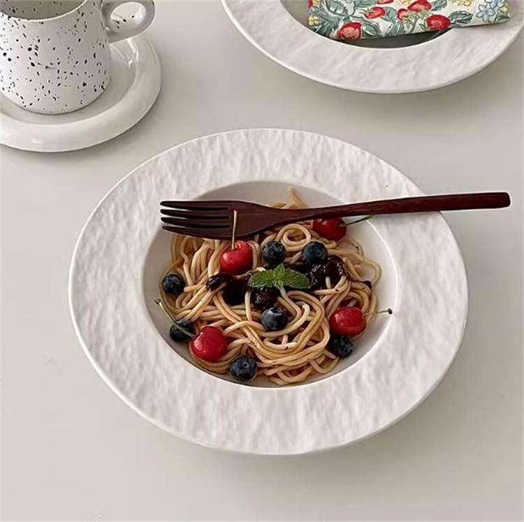 お洒落 気分UP 楽しみ INSスタイル 朝食皿 洗練された セラミック皿 家庭用 シンプル 大人気 9.5インチ
