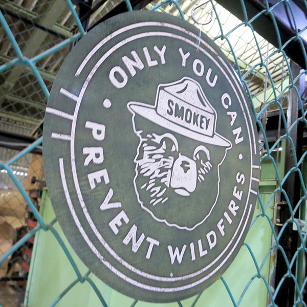 ラウンド メタルサイン SMOKEY BEAR【スモーキーベア ブリキ看板