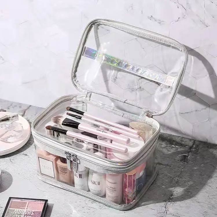 未使用保管品　コッコフィオーレ　バニティ　コスメバッグ　パールブルー コッコフィオーレ ポーチの通販