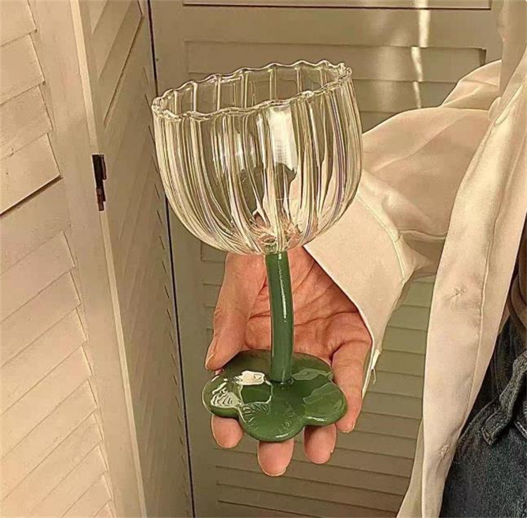 人気商品 可愛い おしゃれな 首をかしげる花 足の高いカップ 水のカップ  シャンパンのカップ グラス
