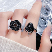 黒 いちご 指輪 バラの指輪 フリーサイズのリング  花のアクセサリー  いちご 雑貨