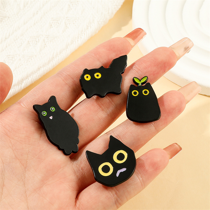 漫画の黒猫シリーズ かわいいバッジ 絶妙な装飾品 ブローチ