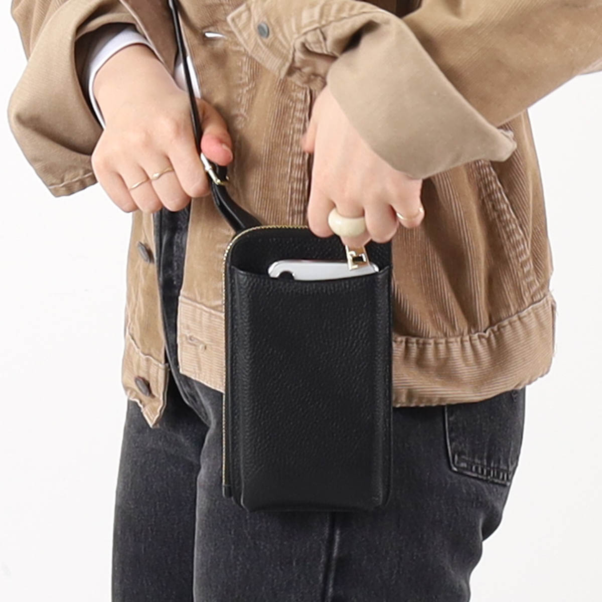 COOCO】シュリンクレザースマホショルダーバッグ スマホポシェット 斜 