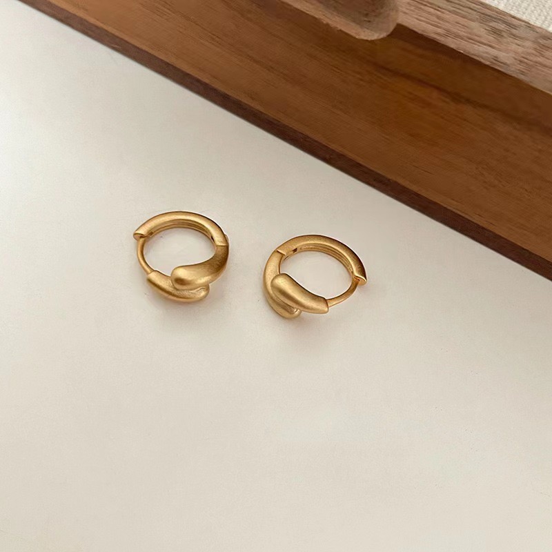 2024新作 大人の美しさ 高見え シンプル 小ぶり マットゴールド