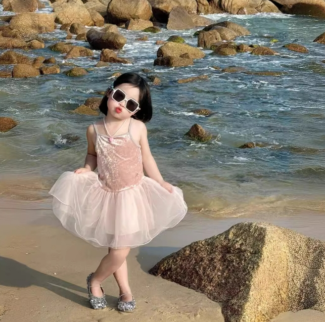 2024 ins  韓国風子供服 赤ちゃん   ベビー服   キッズ水着  水着    つなぎ水着 ドレス  ピンク