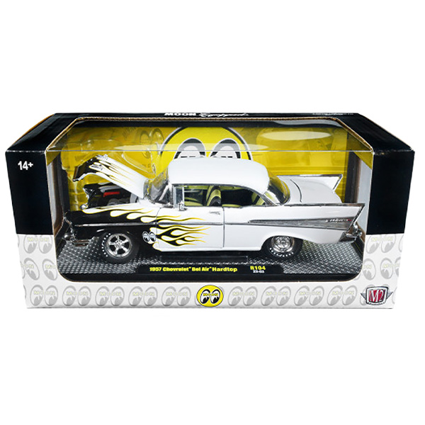 【激安】半額以下- 50%OFFの安い通販 M2 MACHINES 1:24 MOON EQUIPPED 1957 CHEVROLET BEL AIR ミニカー