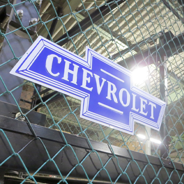 ダイカットエンボス メタルサイン CHEVROLET BOWTIE【シボレー ブリキ