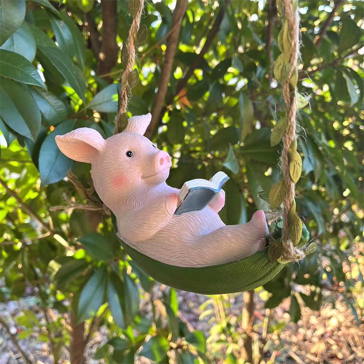 庭のベランダの屋外ブランコのウサギの置物 庭のベランダの屋外ブランコのウサギの置物