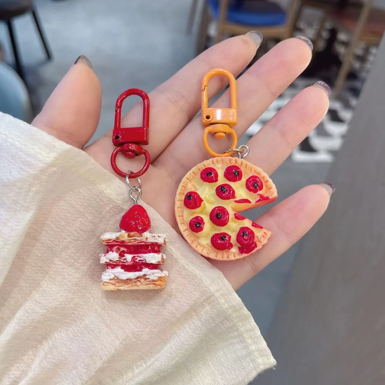 餃*子様 いちごのキーホルダー◎ 餃*子様 いちごのキーホルダー◎ 餃*子様 いちごのキーホルダー◎